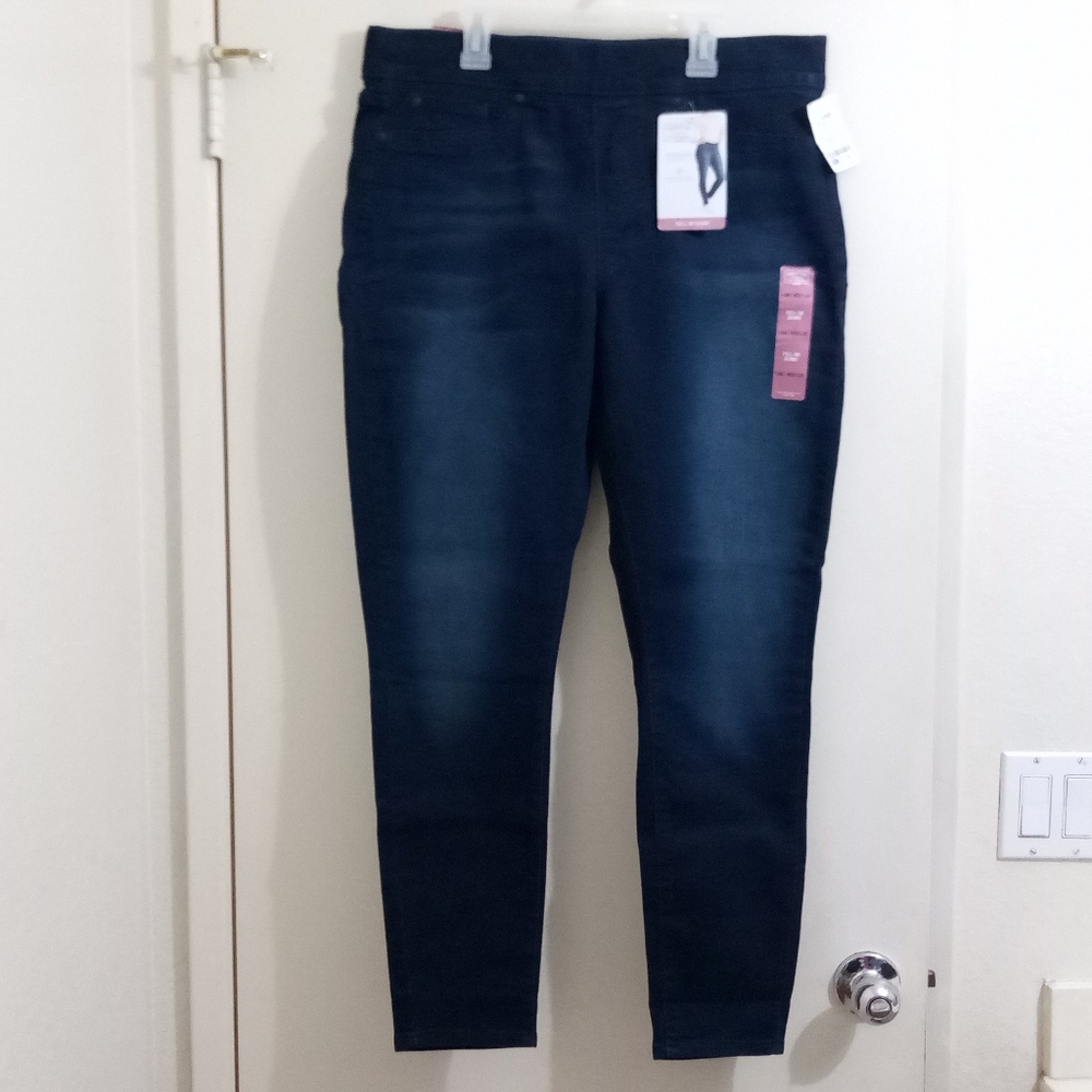 NWT Levi's Signature Pull-On Skinny Jeans